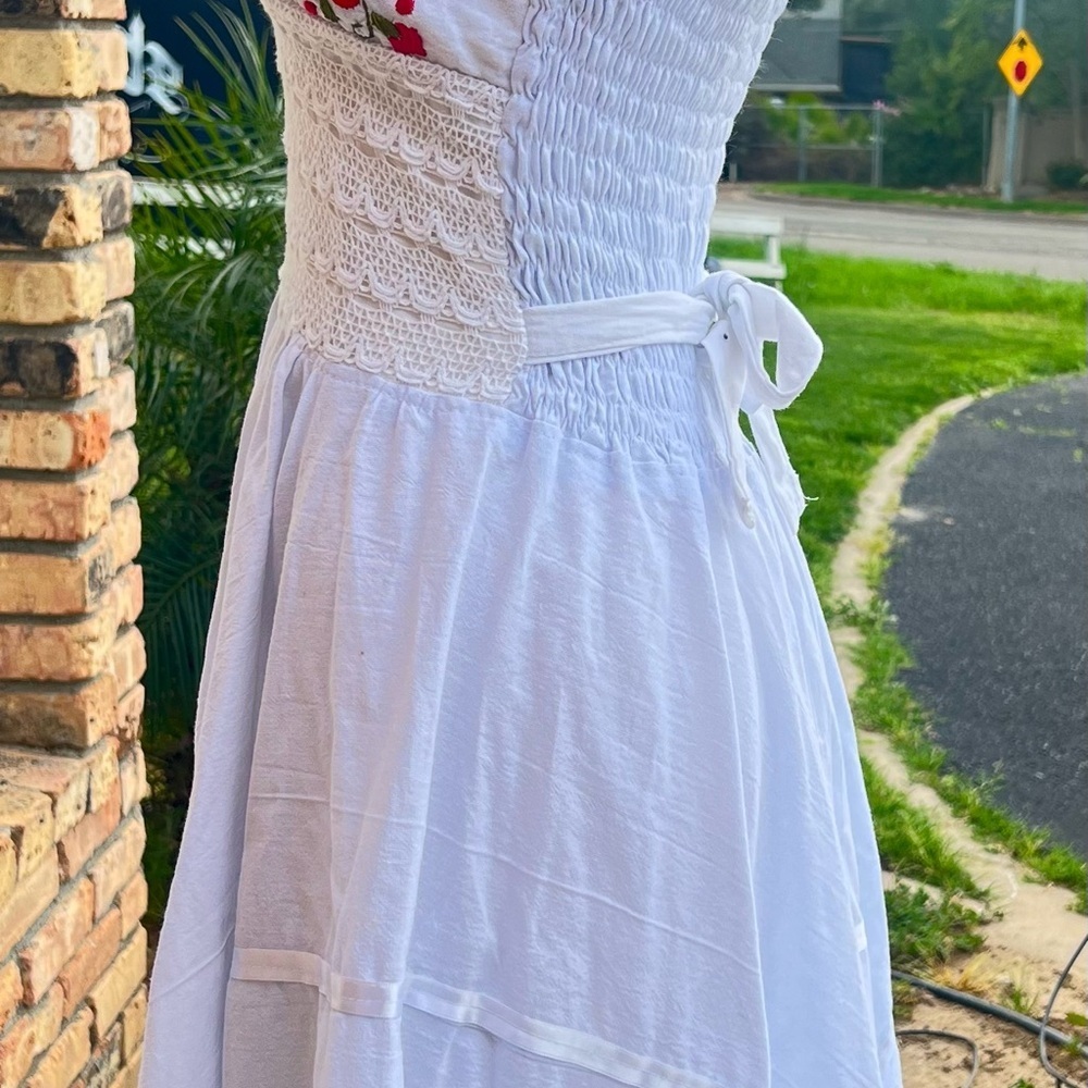 Elegant Floral Halter Midi Dress - White - Picture 2 of 4